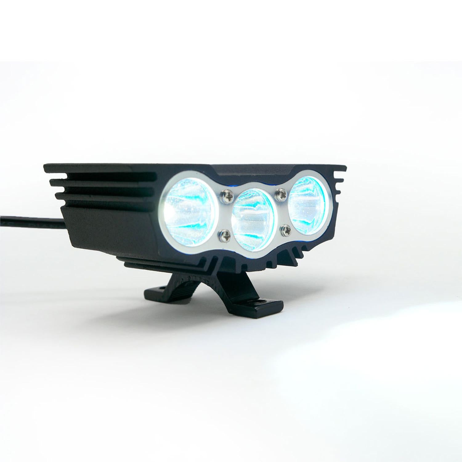 FARO AUXILIAR LED TIPO HALCON 3 LED CON LUZ BLANCA ALTA, BAJA Y ESTROBO PARA MOTOCICLETA